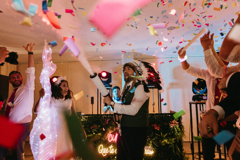 Fiesta con confeti y una pistola CO2